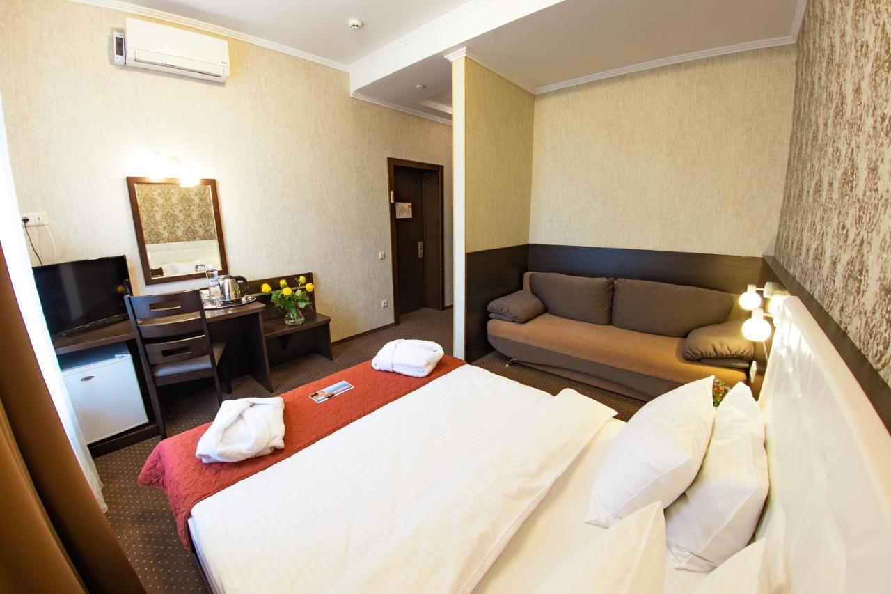 Kiev 365 Park Hotel Sofiivska Borshchahivka ภายนอก รูปภาพ