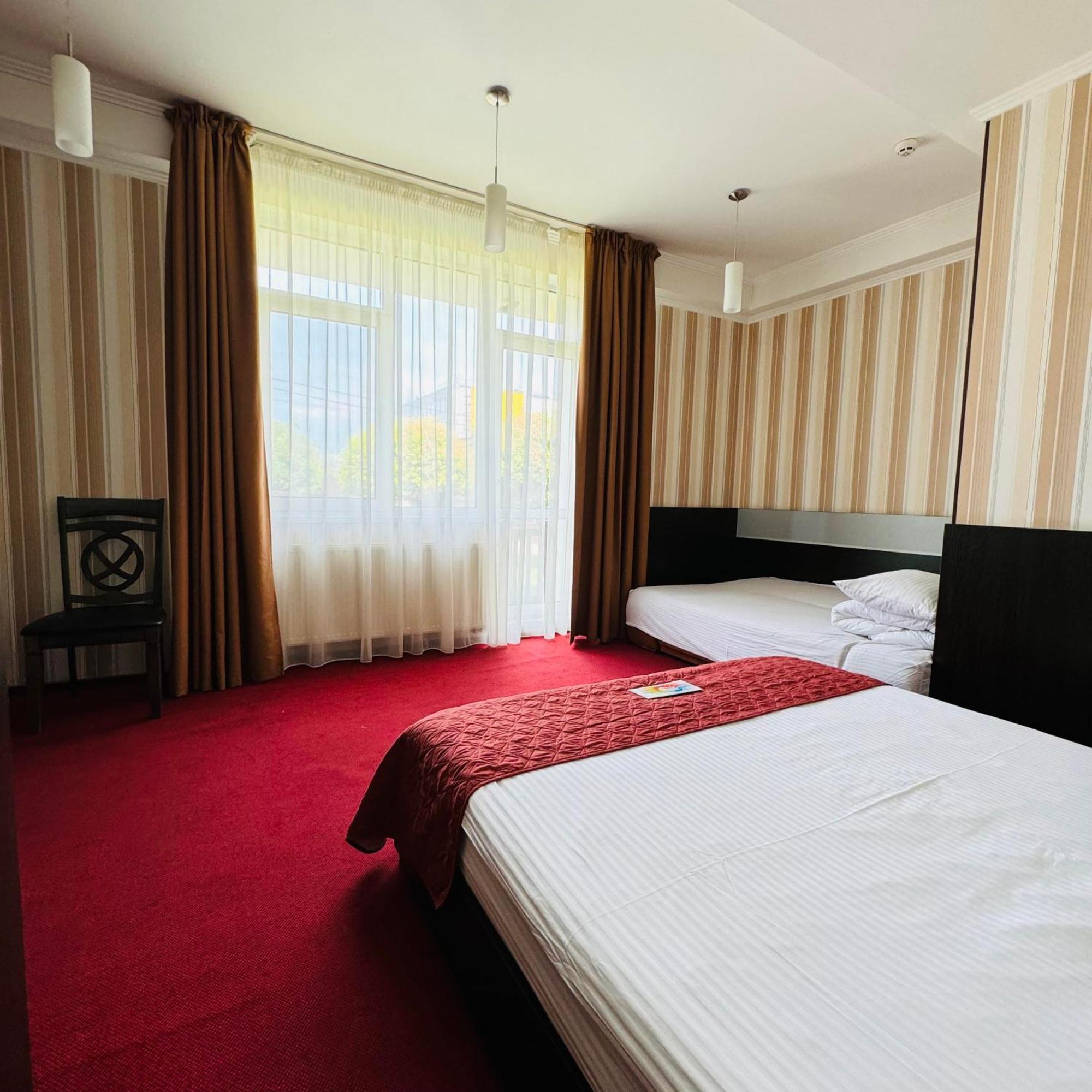 Kiev 365 Park Hotel Sofiivska Borshchahivka ภายนอก รูปภาพ